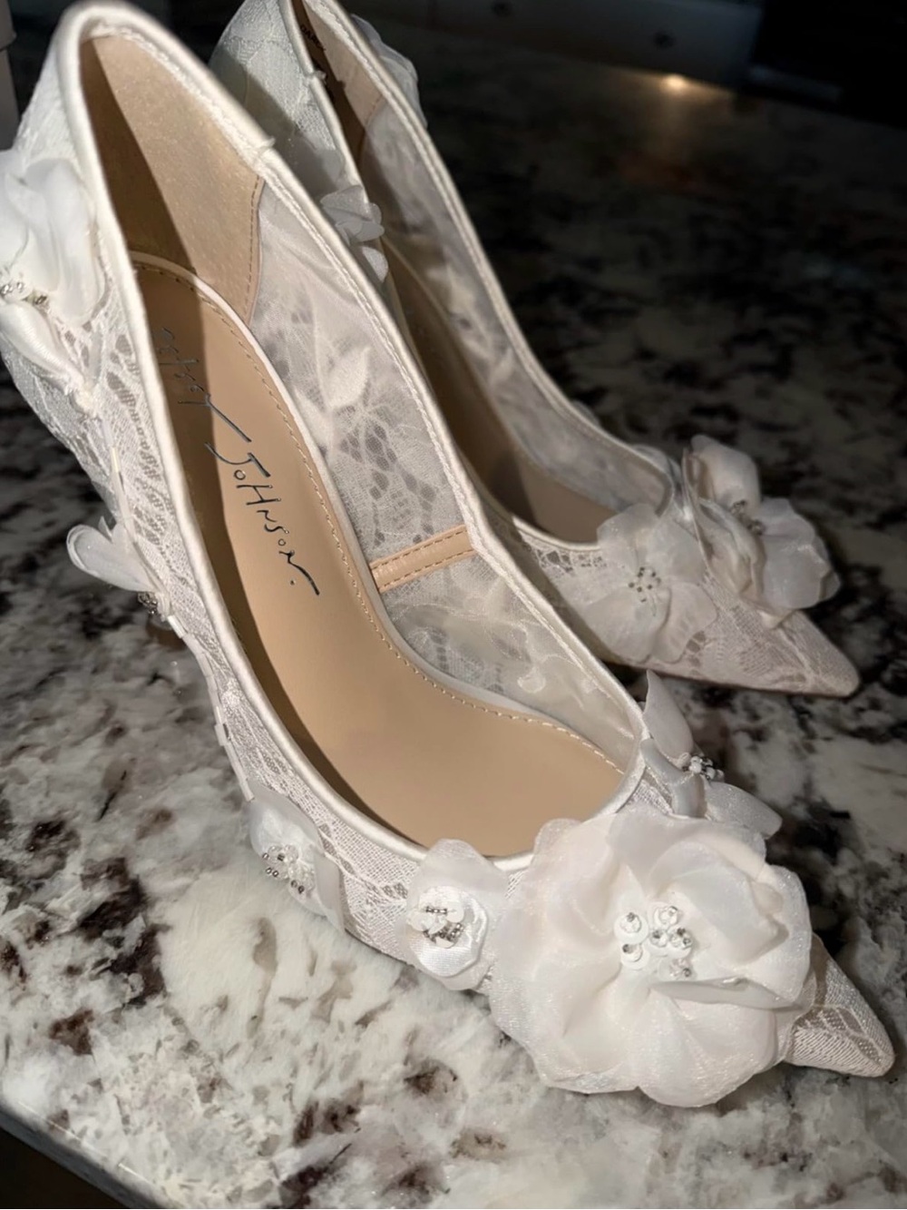 💒 Bridal White Floral Lace Pointed Toe High Heel Pump